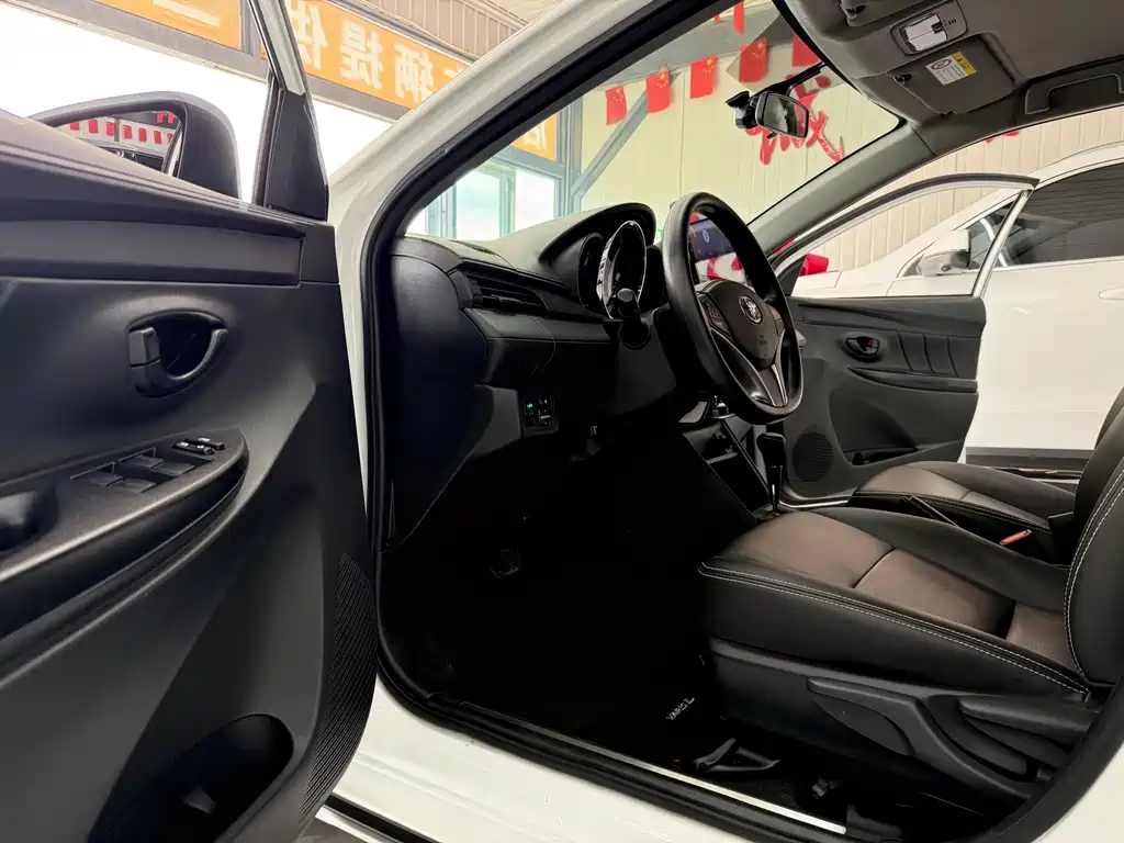 Toyota Yaris L — миниатюра 7