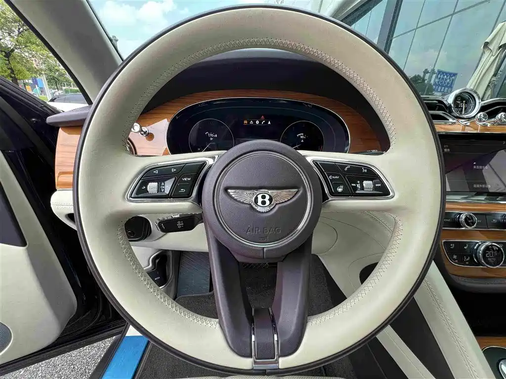 Bentley Bentayga — миниатюра 9
