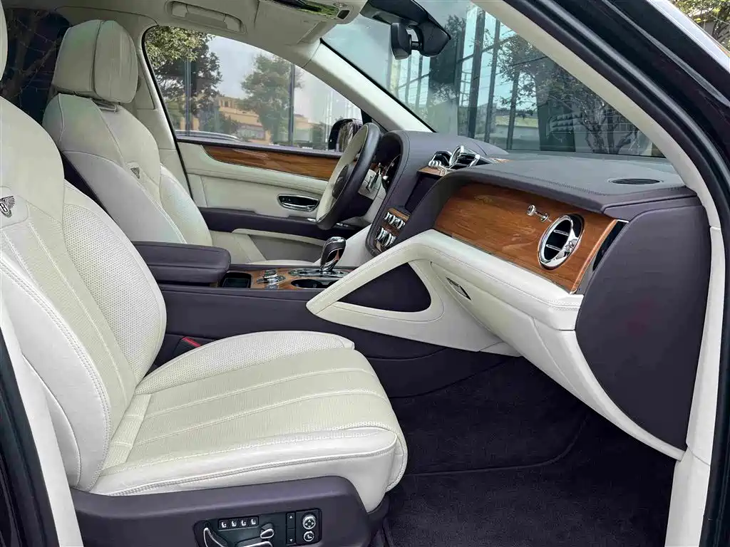 Bentley Bentayga — миниатюра 10