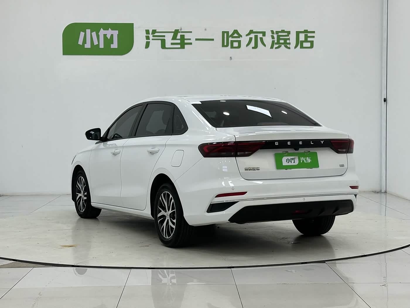 Geely Emgrand 1.5 л 2023 г. Белый, пробег 18700 км