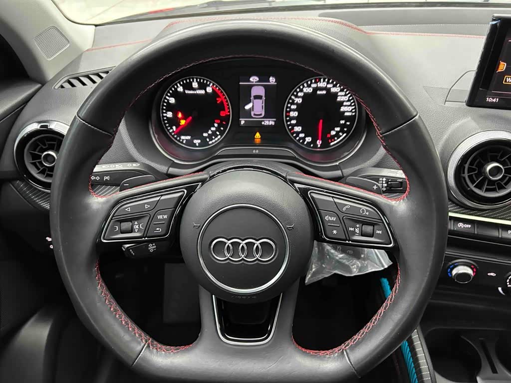 Audi Q2L 1.4 л 2022 г. Серебристо-серый, пробег 27599 км