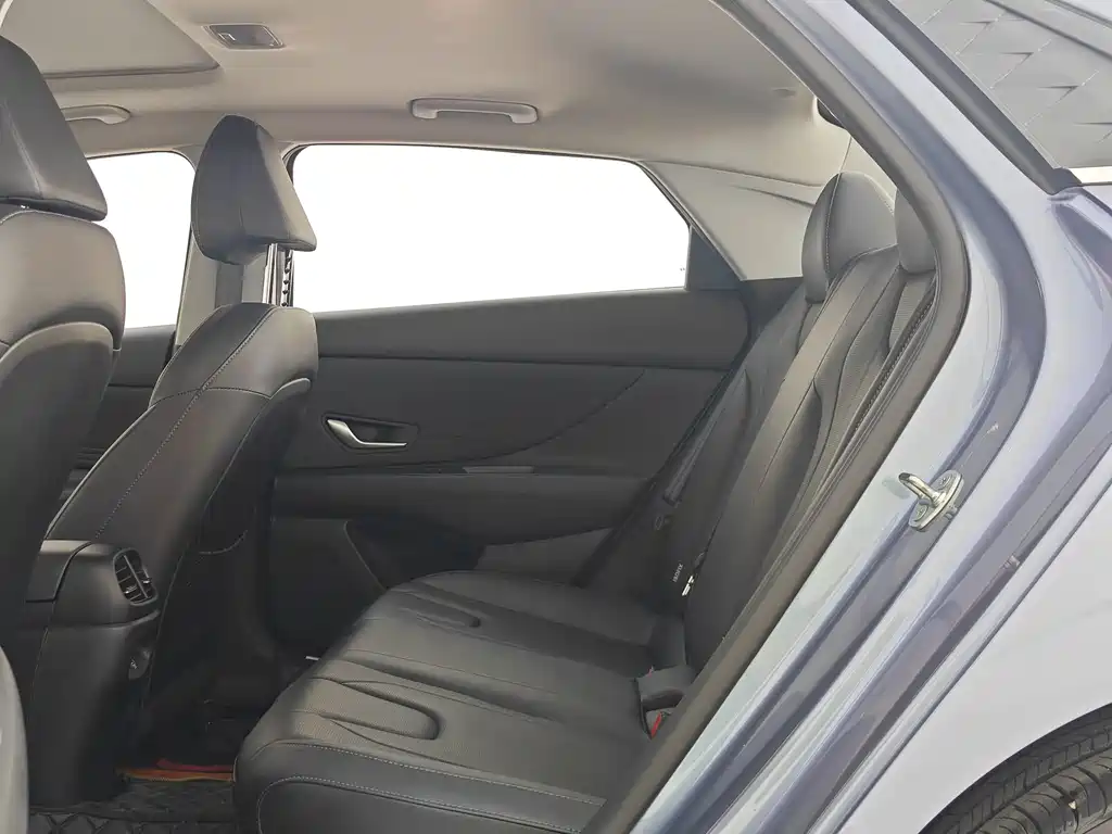 Hyundai Elantra — миниатюра 8