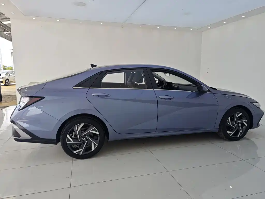 Hyundai Elantra — миниатюра 18
