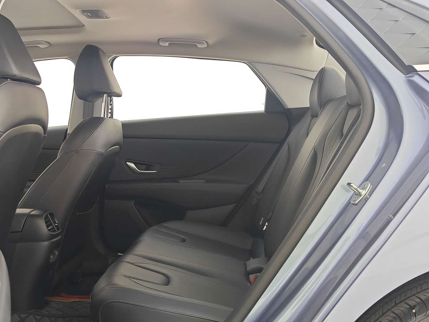 Hyundai Elantra 1.5 л 2024 г. Голубой, пробег 10300 км