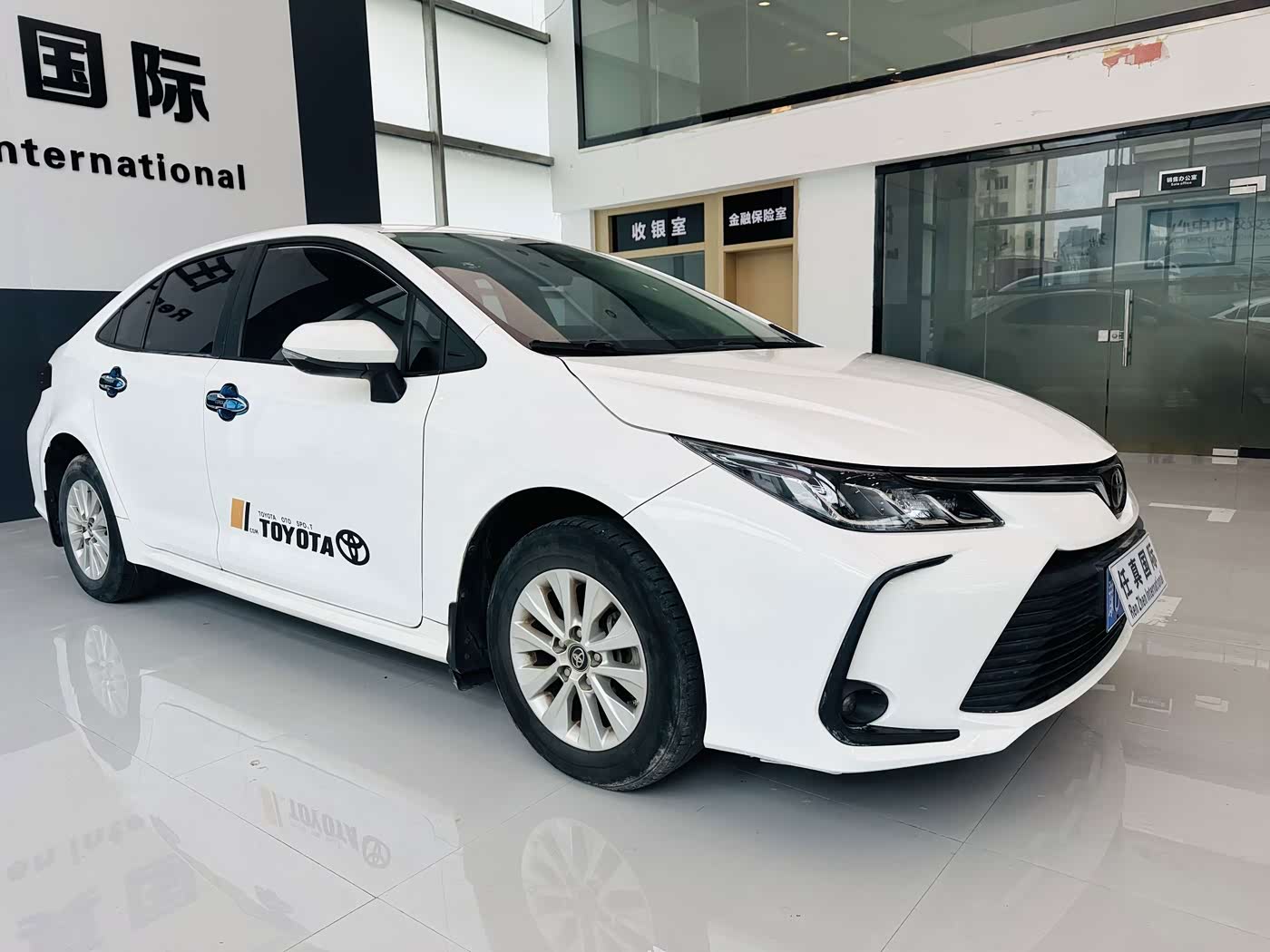 Toyota Corolla 1.2 л 2022 г. Белый, пробег 29000 км