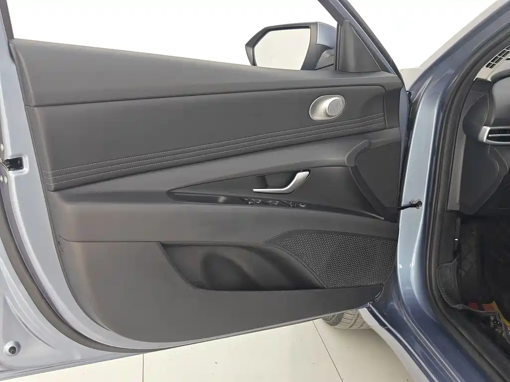 Hyundai Elantra — миниатюра 27