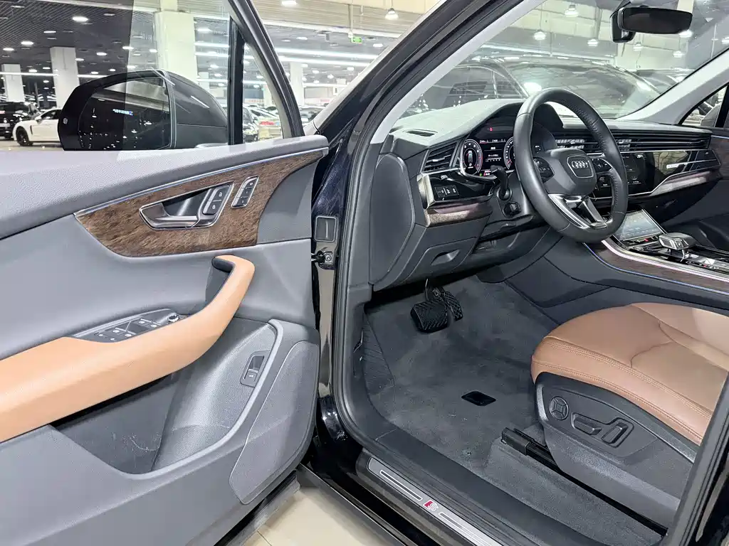 Audi Q7 — миниатюра 4