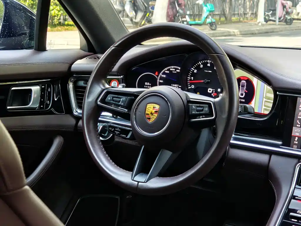 PORSCHE PANAMERA