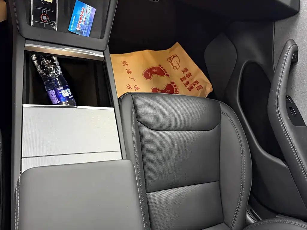 Tesla Model 3 — миниатюра 10