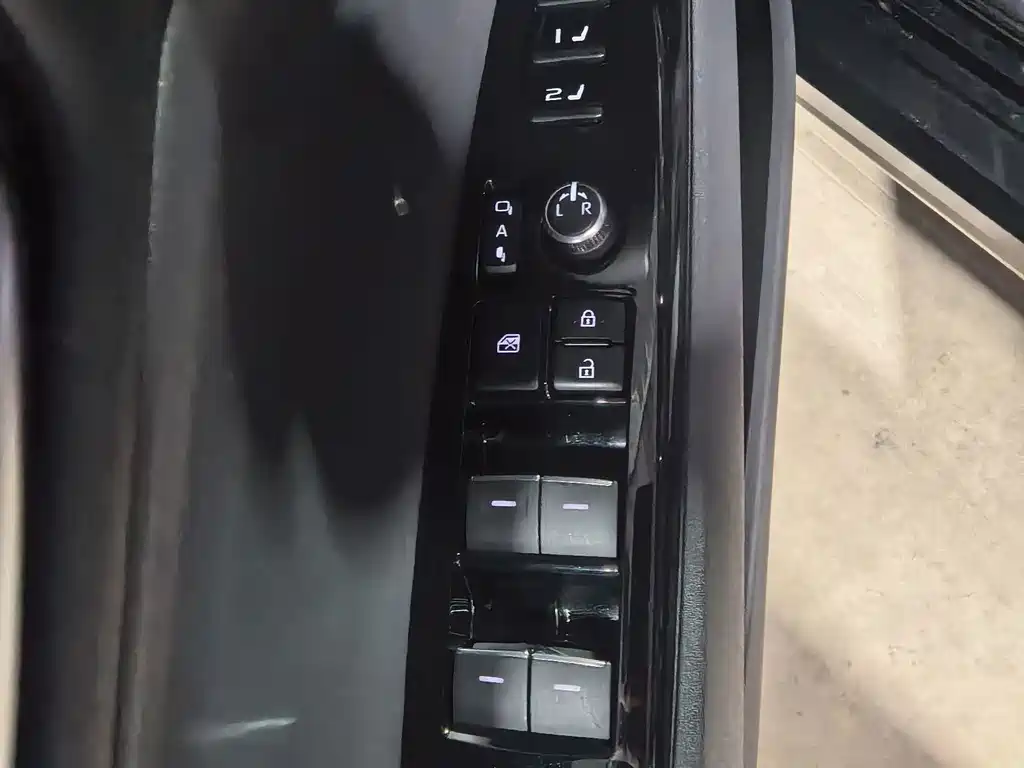 Toyota Camry — миниатюра 16