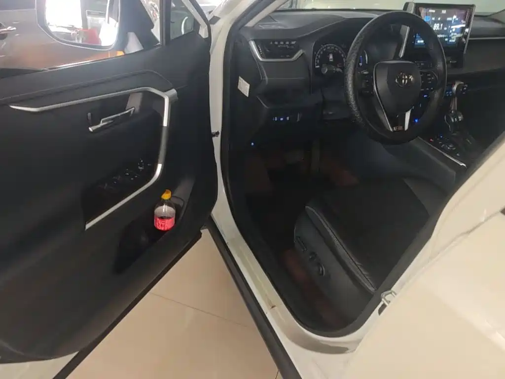 Toyota RAV4 — миниатюра 16