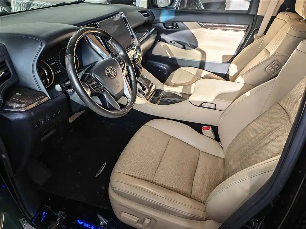 Toyota Vellfire 2021 2.5L HV Luxury