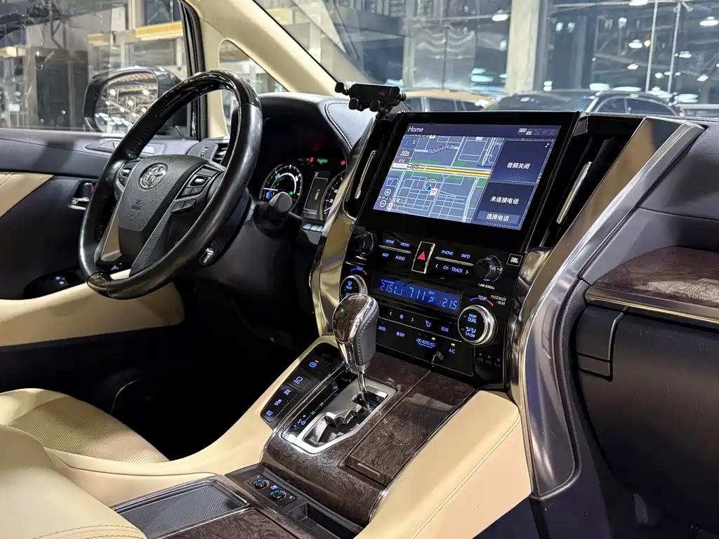 Toyota Alphard — миниатюра 7
