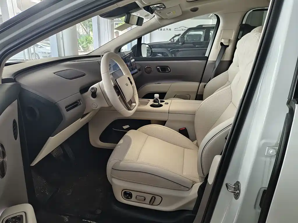 Li Auto i8 2025 Standard