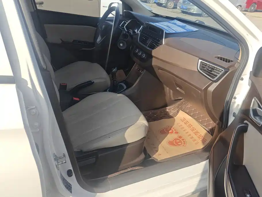 Baojun 310W — миниатюра 8