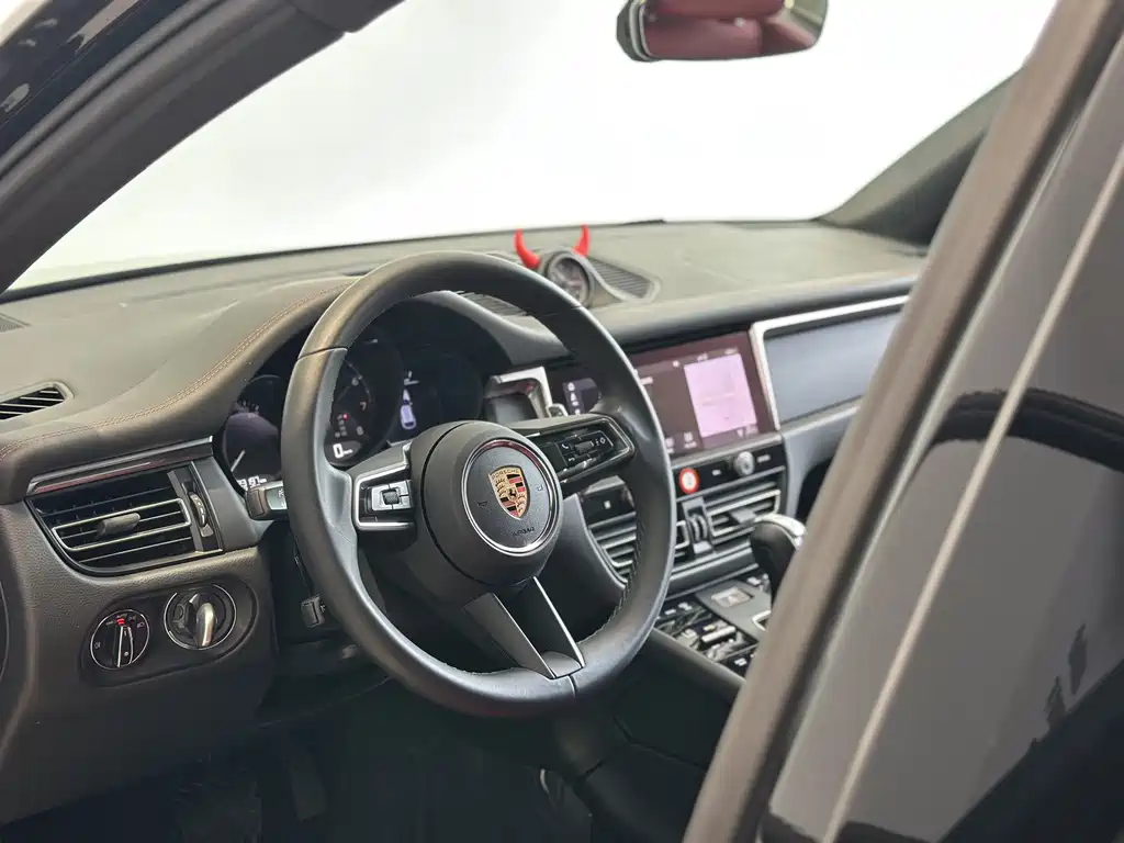 Porsche Macan — миниатюра 10