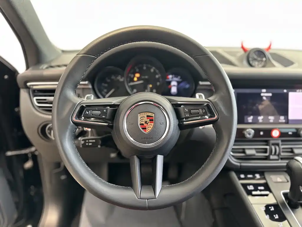 Porsche Macan — миниатюра 7