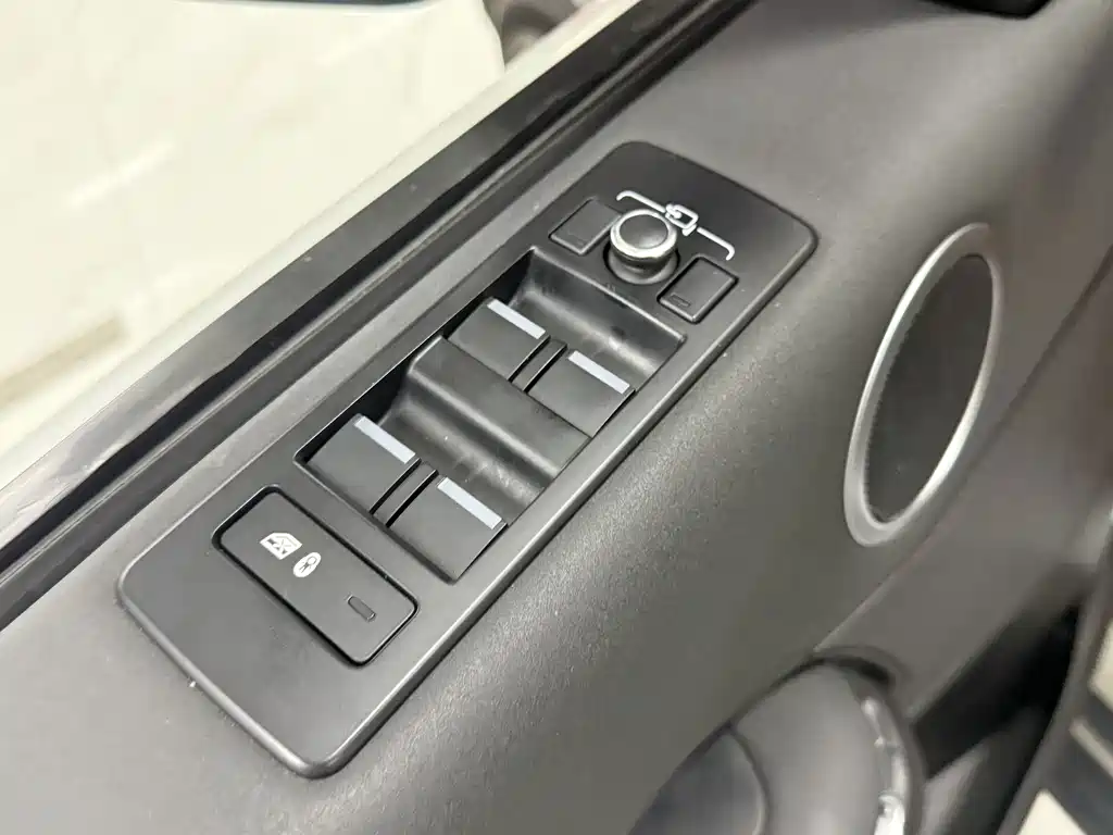 Land Rover Discovery — миниатюра 9