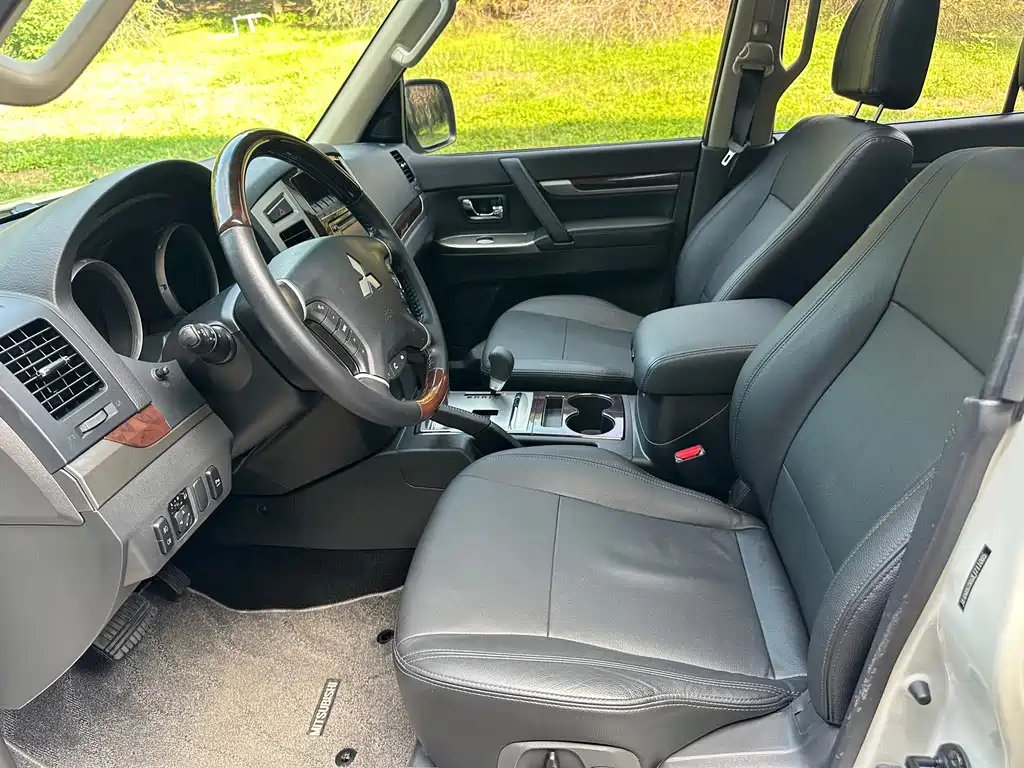 Mitsubishi Pajero (Import) — миниатюра 10