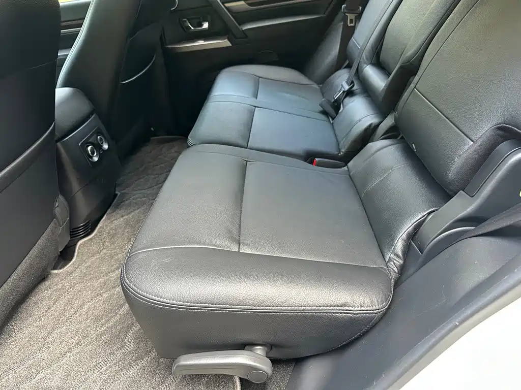 Mitsubishi Pajero (Import) — миниатюра 14