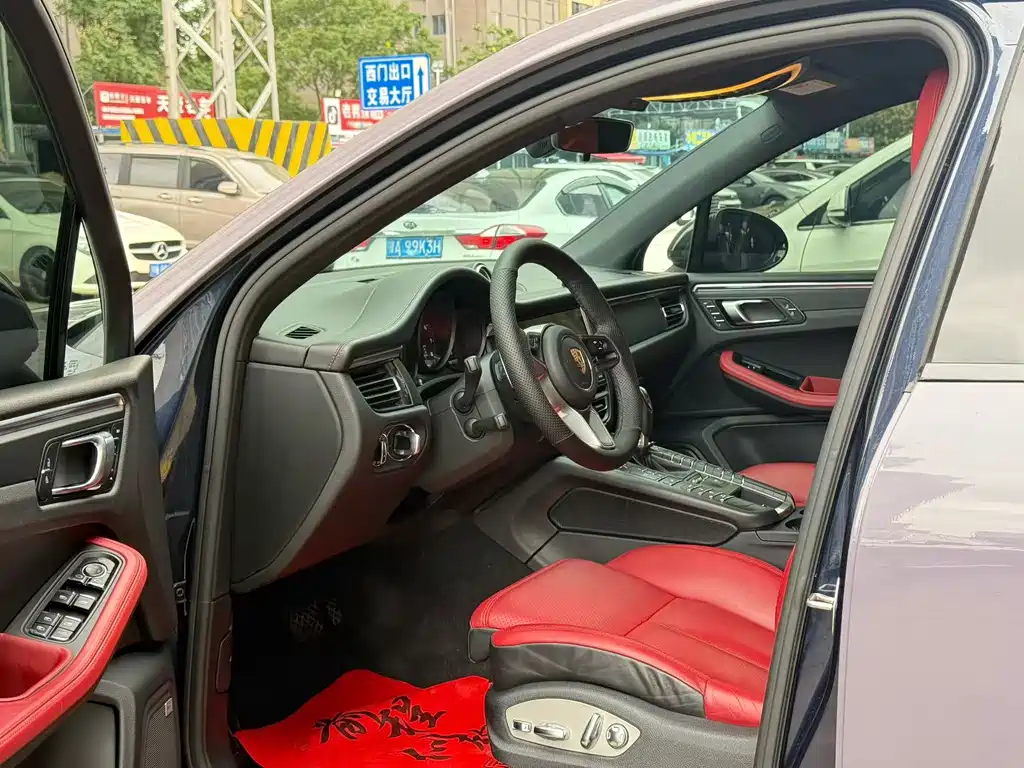 Porsche Macan — миниатюра 4