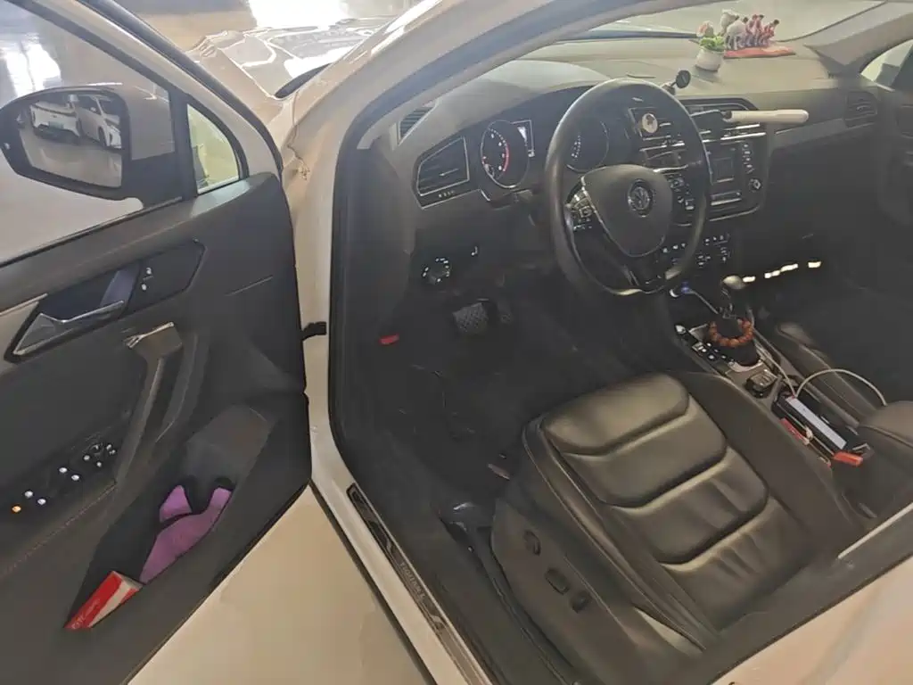 Volkswagen Tiguan L — миниатюра 16