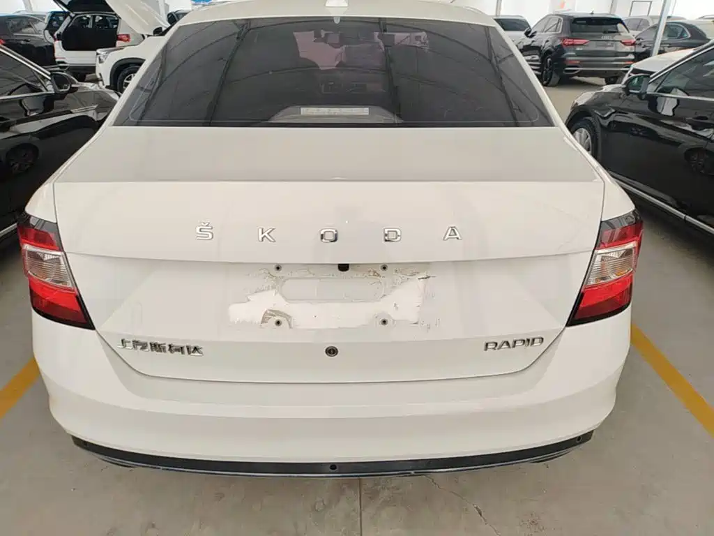 Skoda Rapid — миниатюра 6