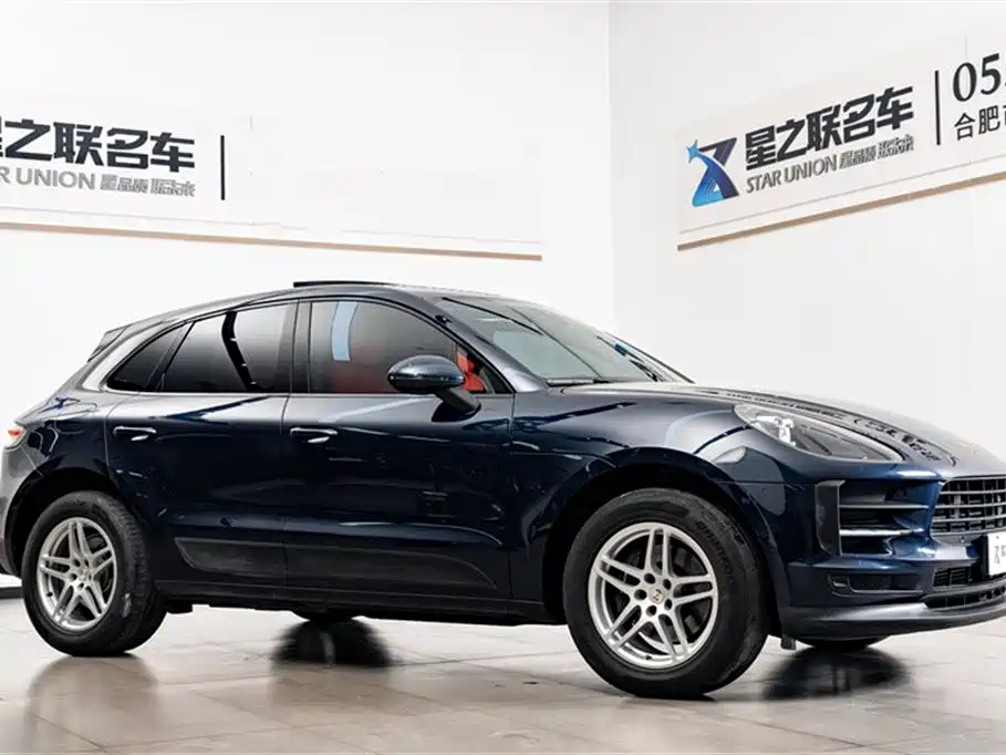 PORSCHE MACAN