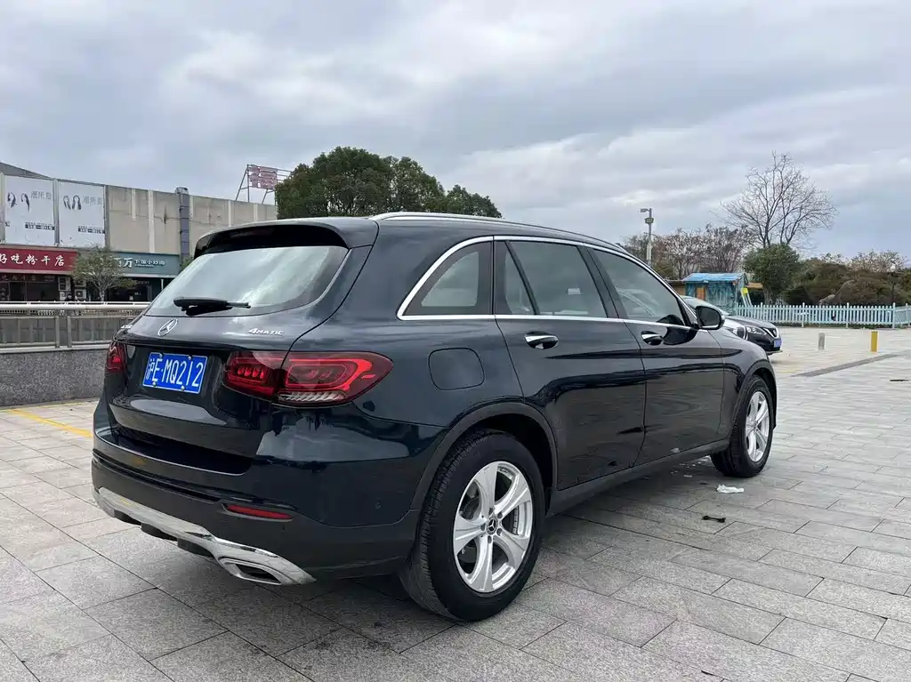 MERCEDES-BENZ GLC