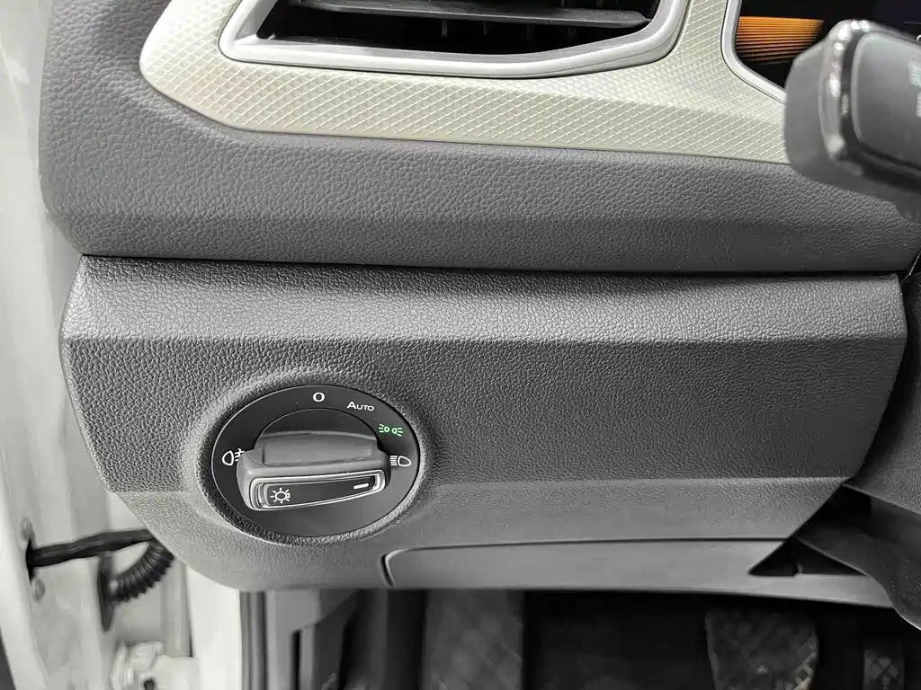 VOLKSWAGEN T ROC EXPLORING SONGS