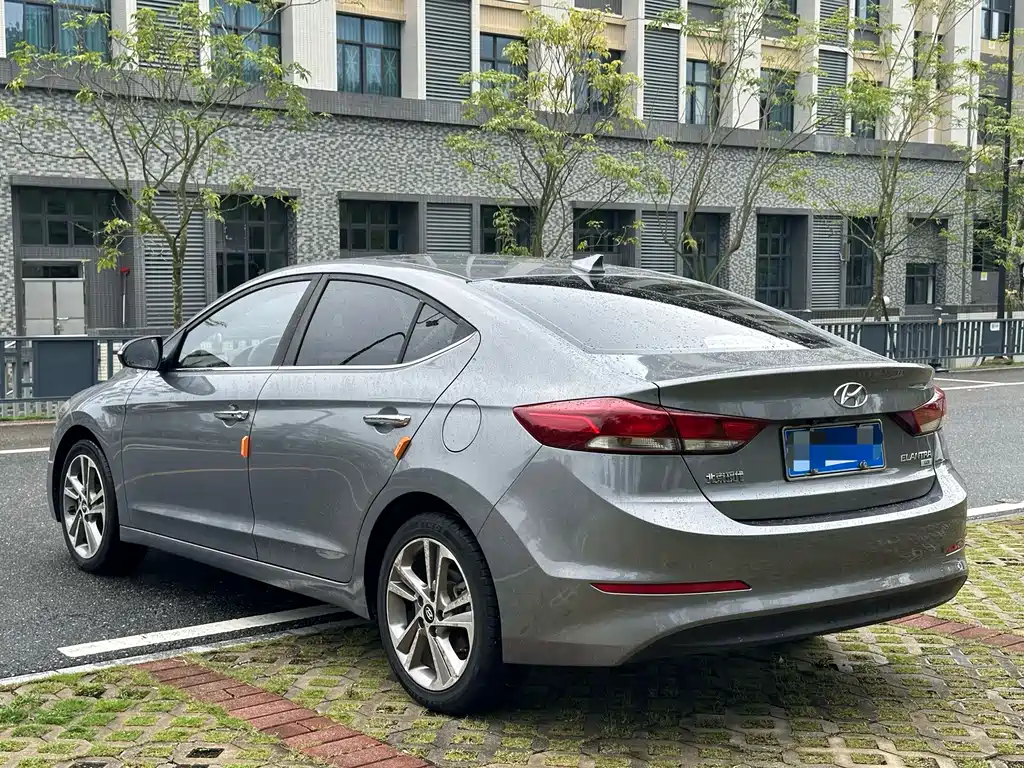 Hyundai Elantra — миниатюра 7