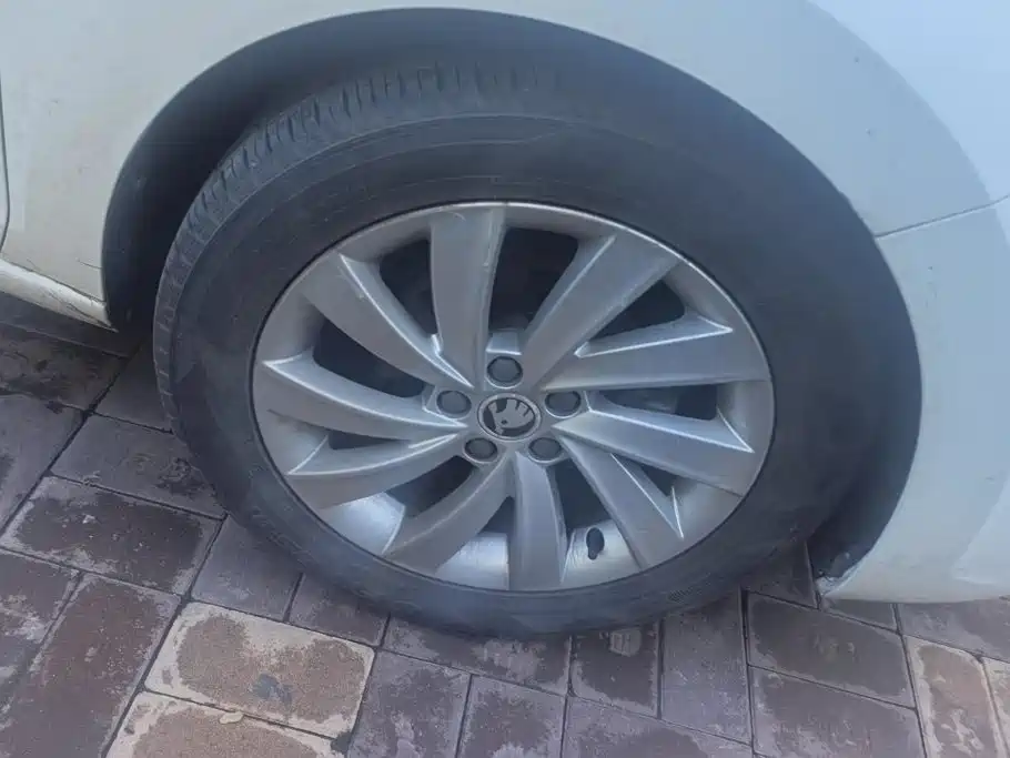 Skoda Rapid — миниатюра 6