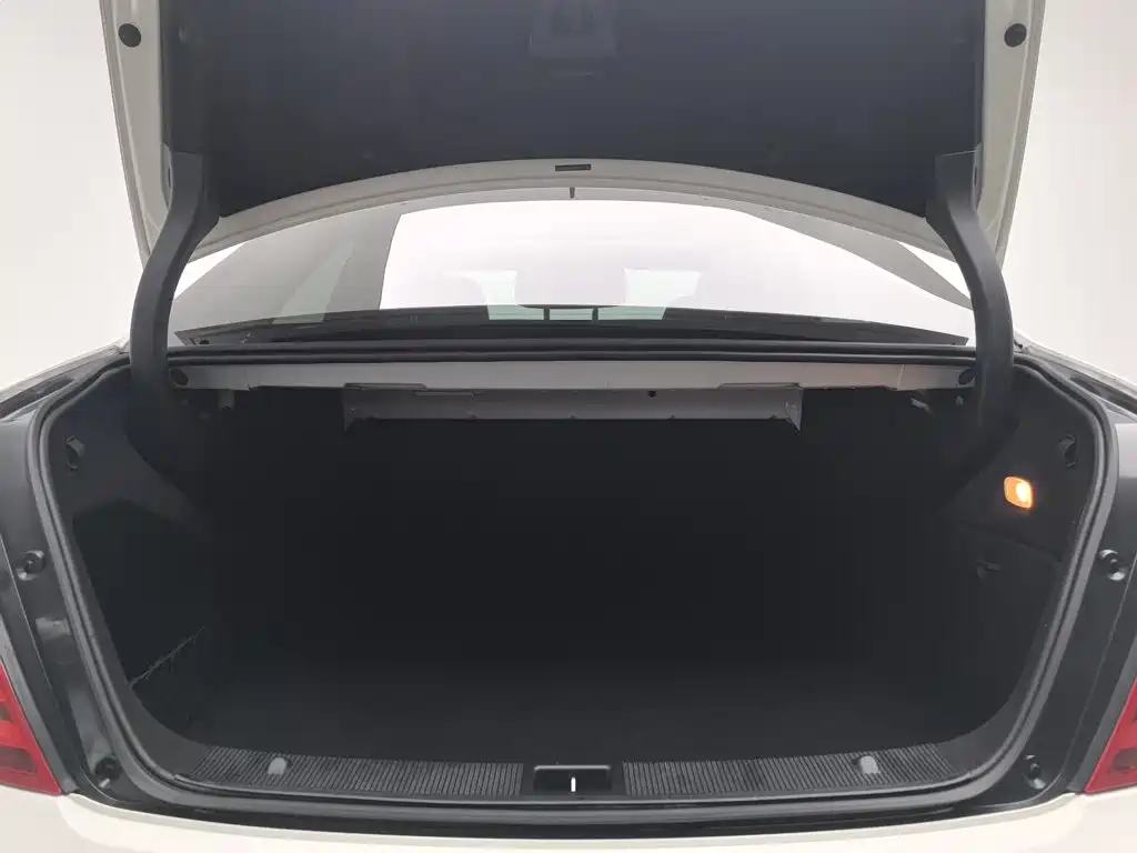 Mercedes-Benz C-Class — миниатюра 16