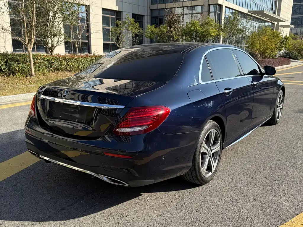 MERCEDES-BENZ E CLASS