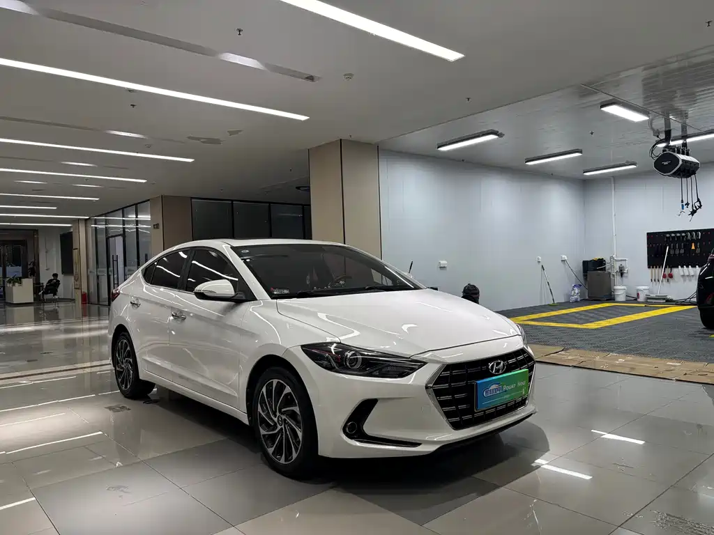 Hyundai Elantra 1.4T DCT Dazzle Dynamic · Vitality Type, фото 3