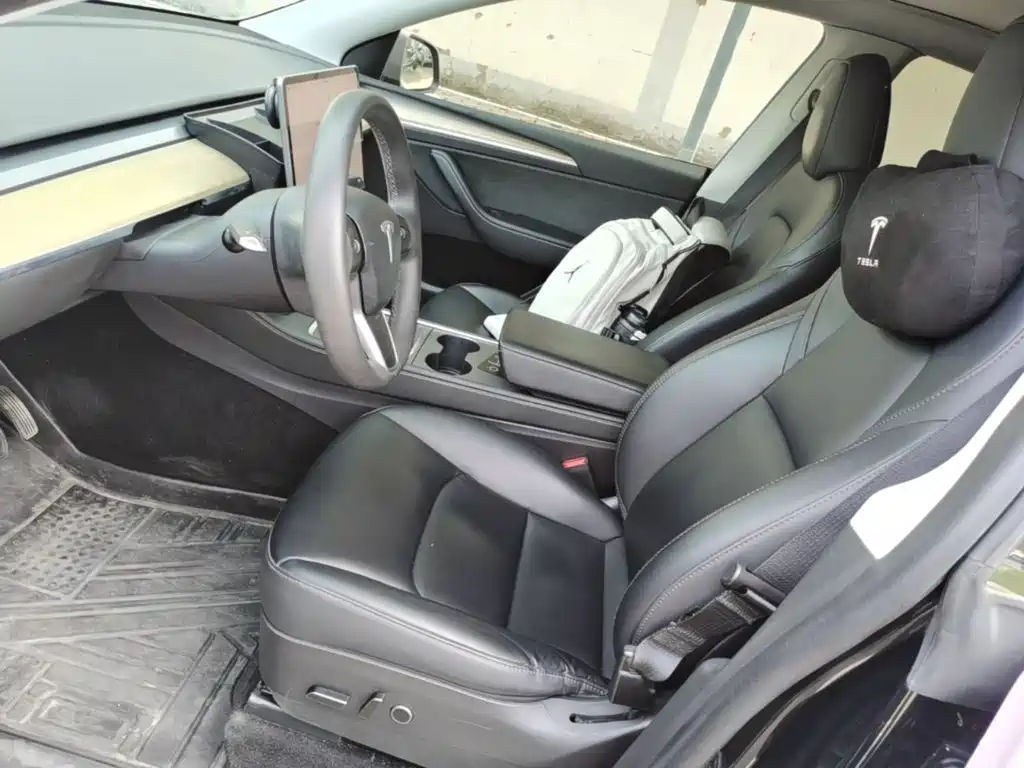 Tesla Model Y — миниатюра 15