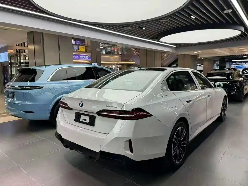 BMW 5 Series — миниатюра 3