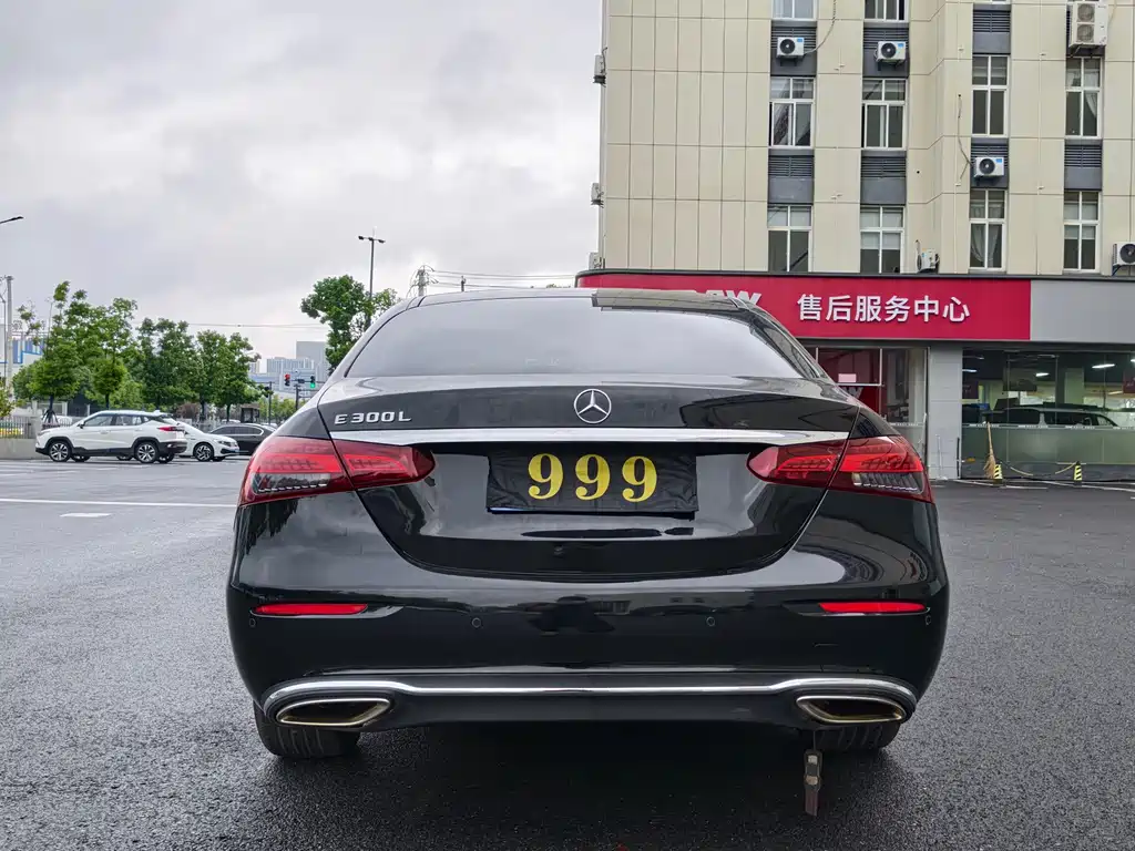 Mercedes-Benz E-Class — миниатюра 10