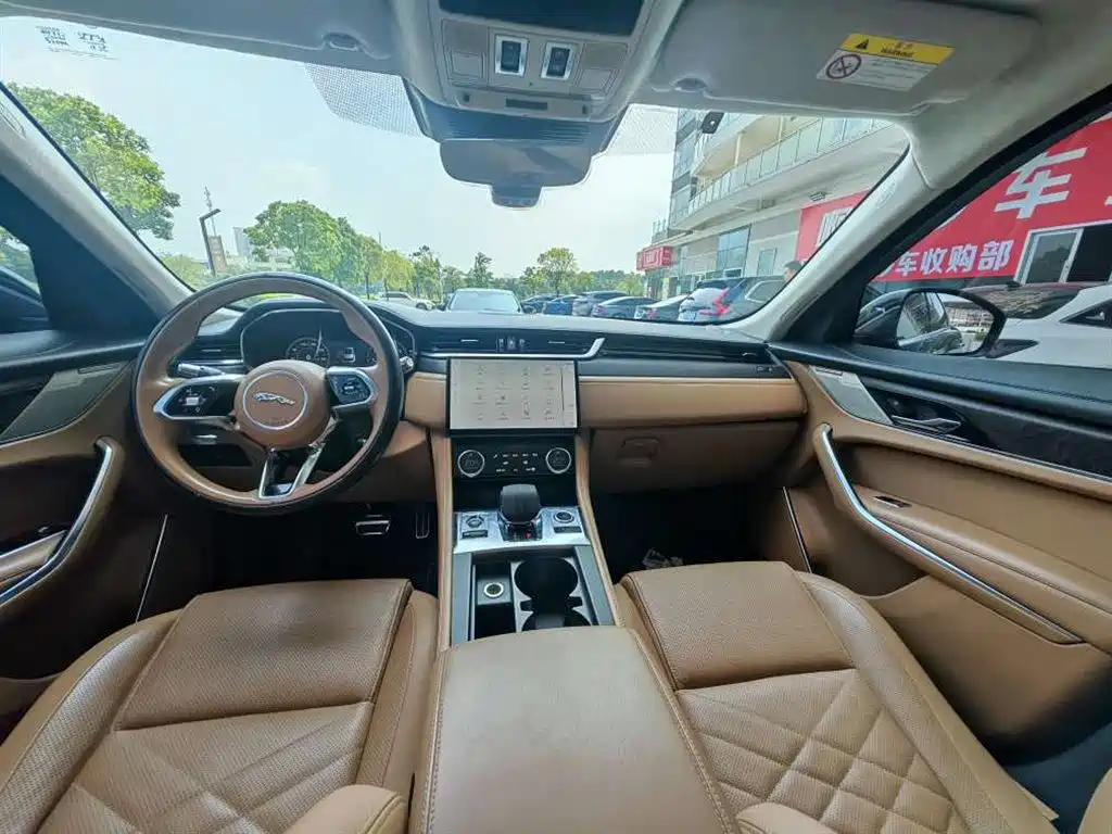 Jaguar F-PACE — миниатюра 5