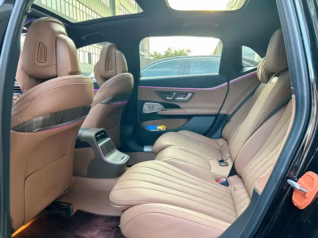 Mercedes-Benz E-Class — миниатюра 5
