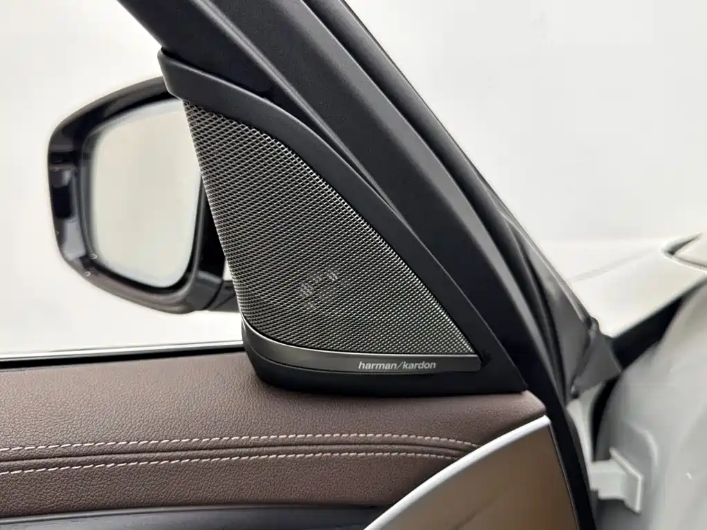 BMW 5 Series — миниатюра 15