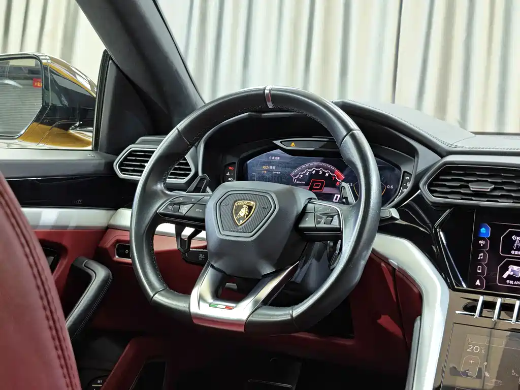 Lamborghini Urus — миниатюра 10