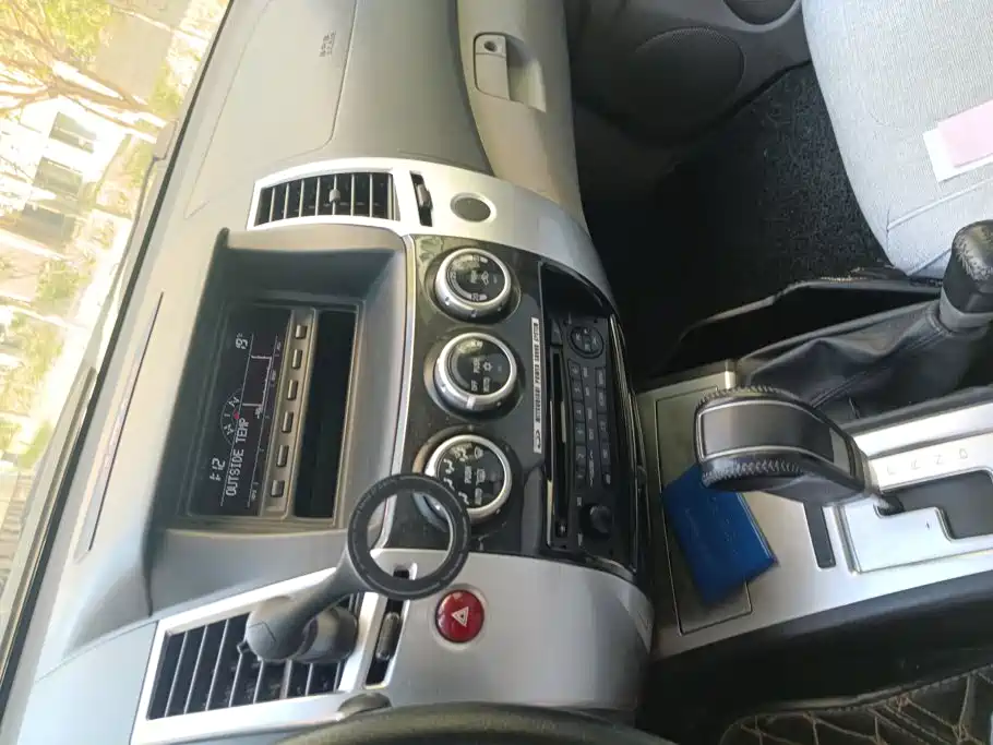 Mitsubishi Pajero Sport — миниатюра 12