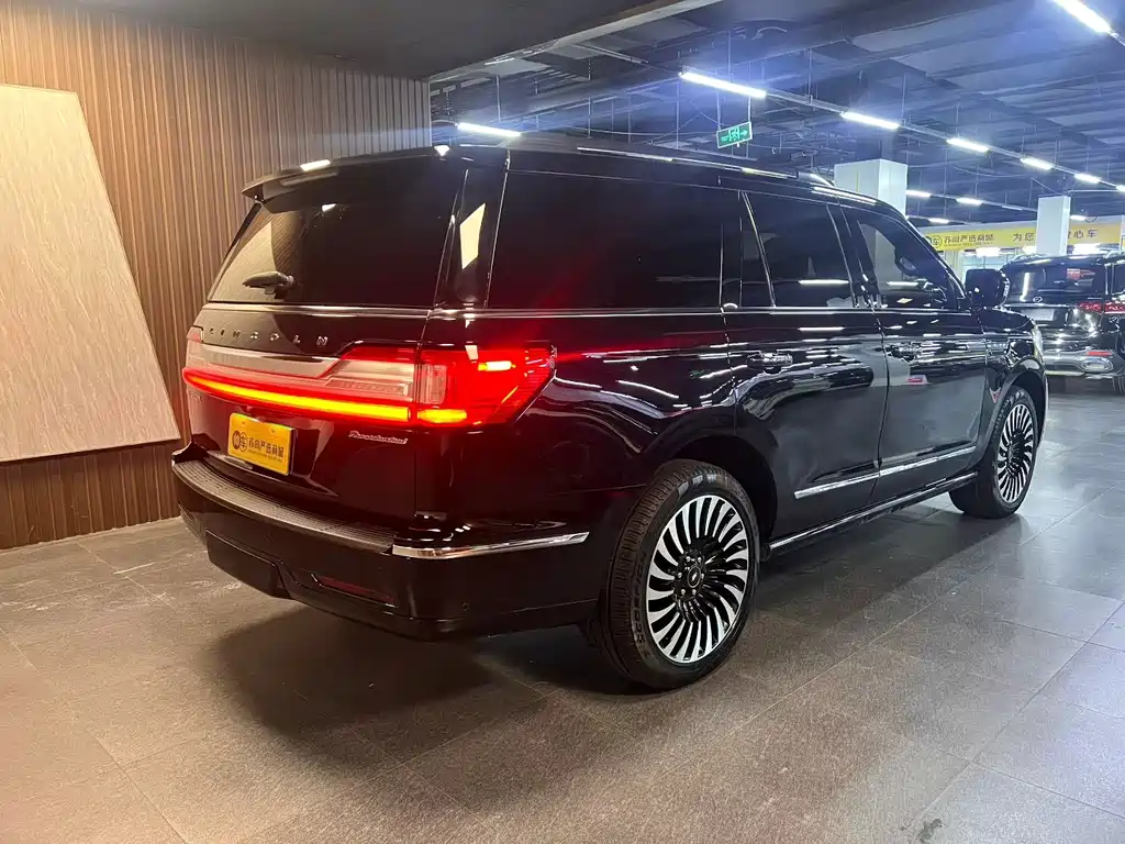 LINCOLN NAVIGATOR