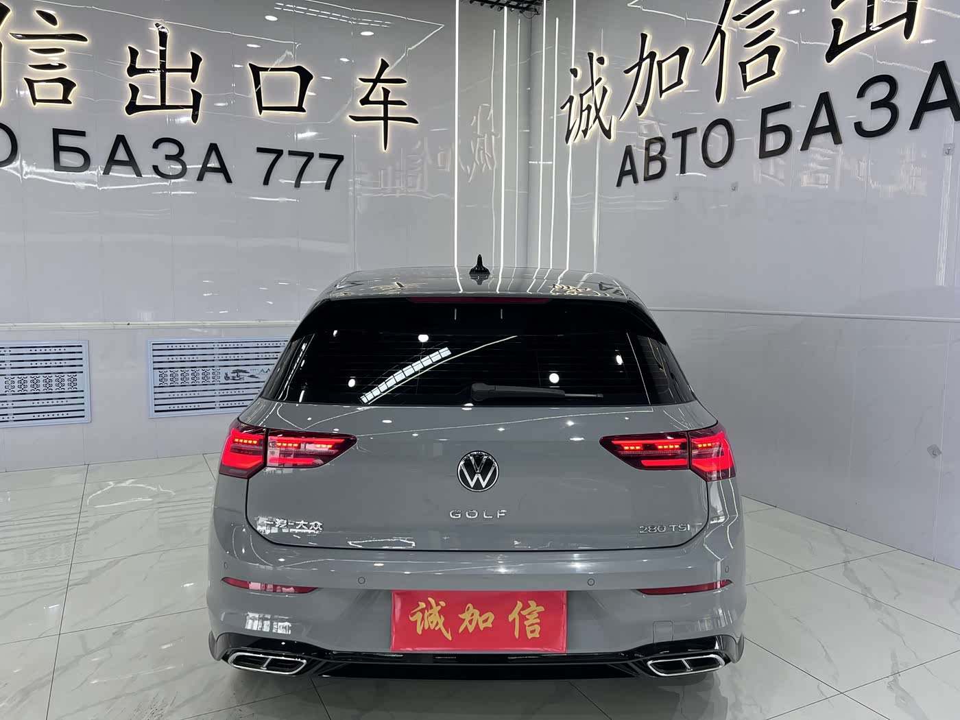 Volkswagen Golf 1.4 л 2023 г. Серебристо-серый, пробег 24000 км