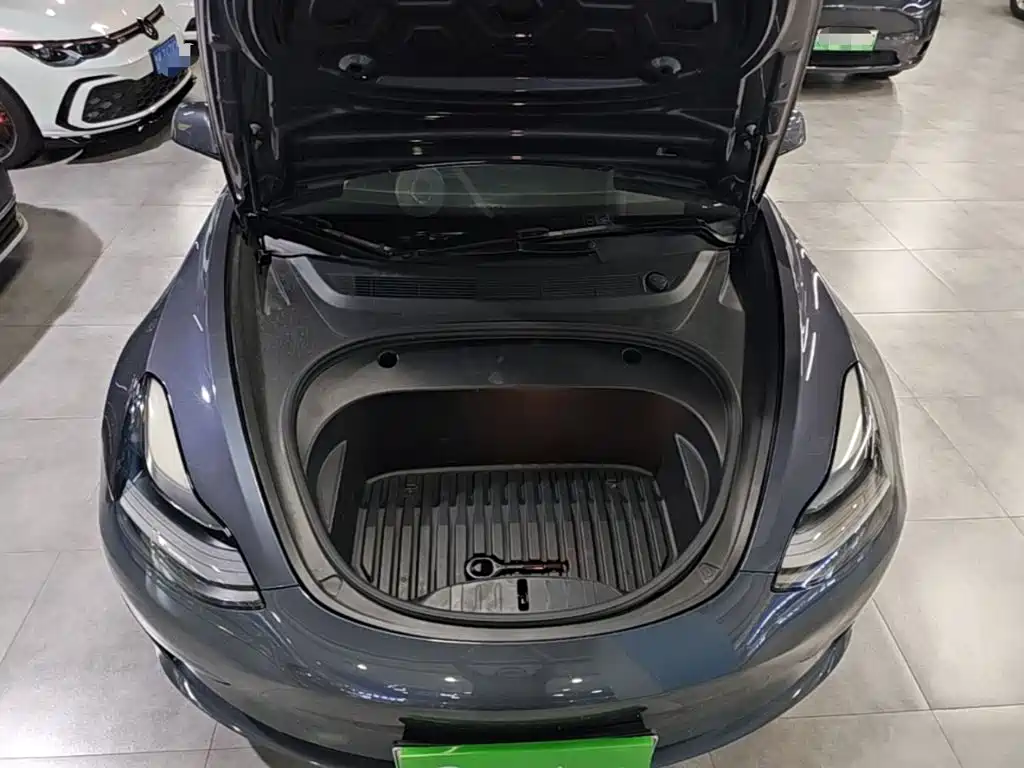 Tesla Model 3 — миниатюра 20