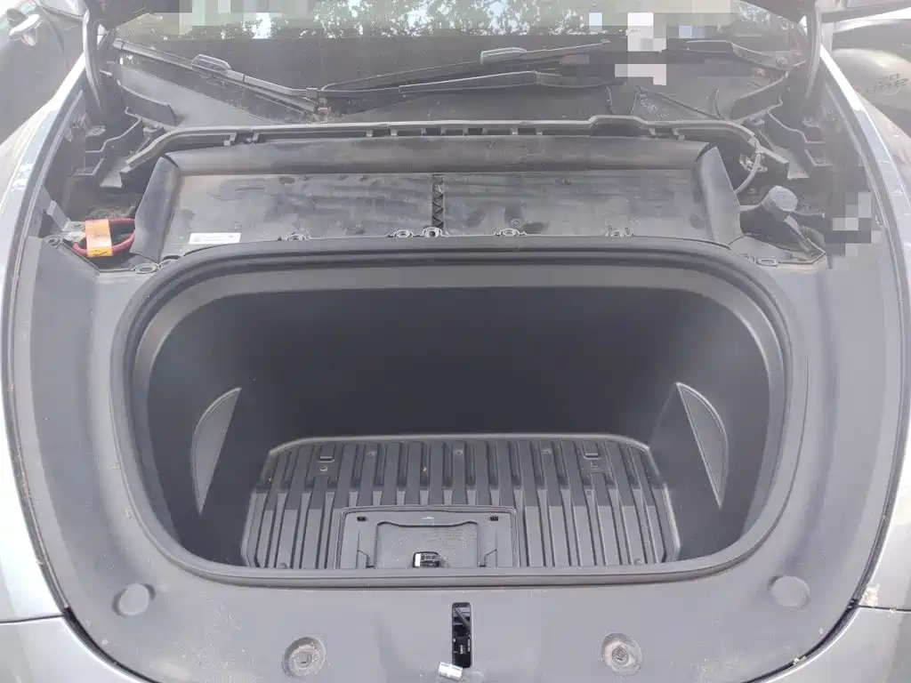 Tesla Model Y — миниатюра 16