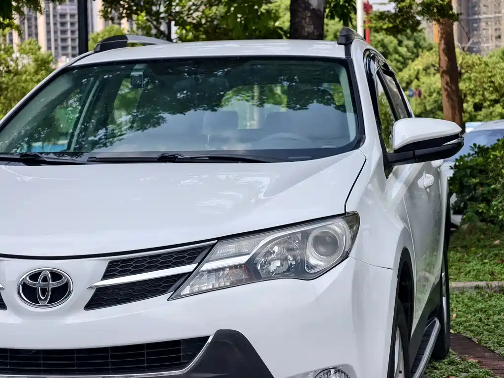 Toyota RAV4 — миниатюра 4