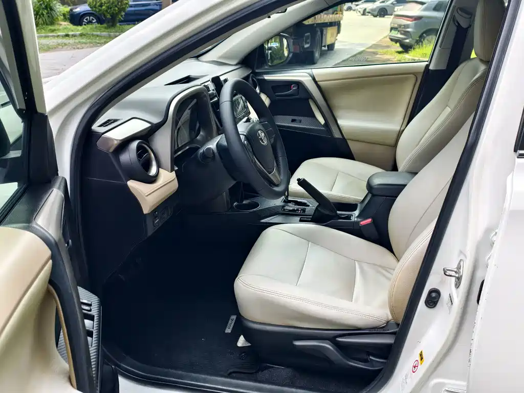 Toyota RAV4 — миниатюра 7