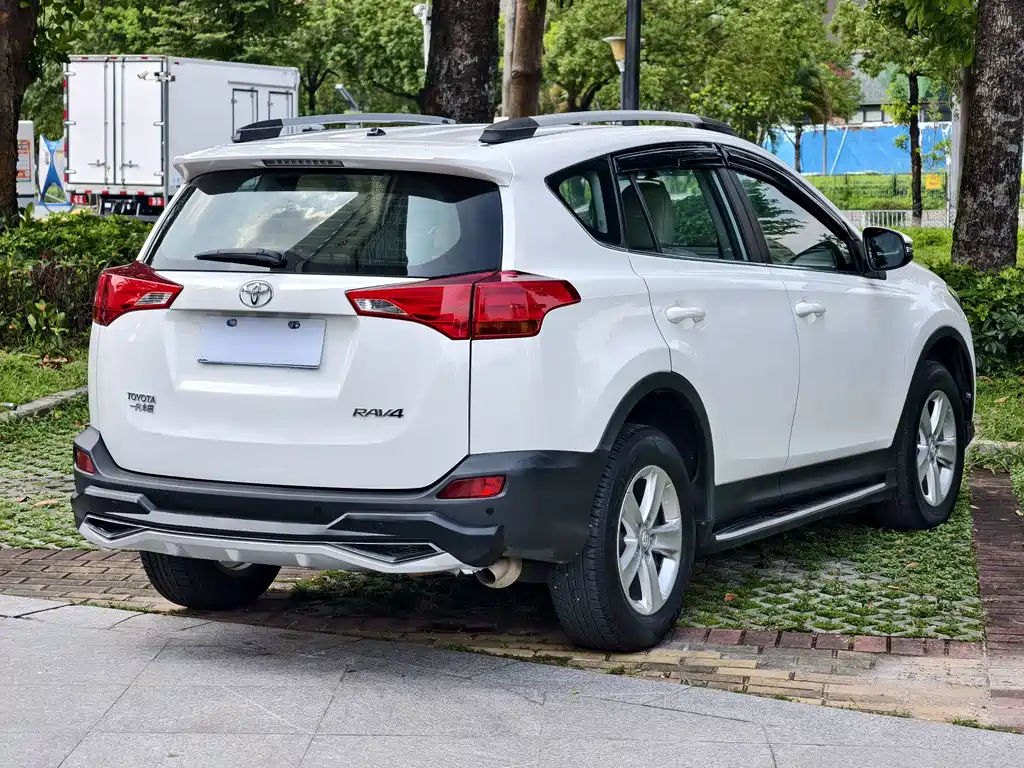 Toyota RAV4 — миниатюра 16
